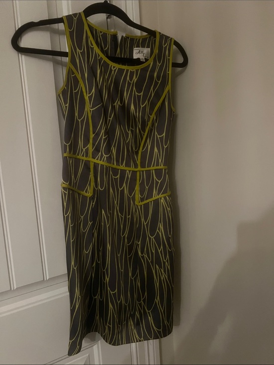 Milly Dresses & Skirts - Milly Sleeveless Olive Green Patterned Sheath Dress